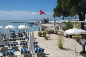 Отель Villa Soraya , quiet location with big garden near beach and old town of NICE  Ницца